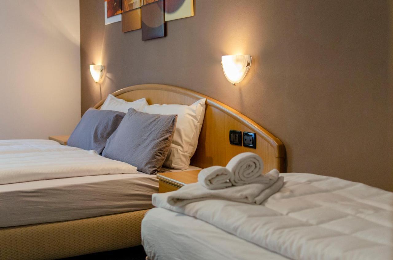 Flos Hotel モエナ エクステリア 写真