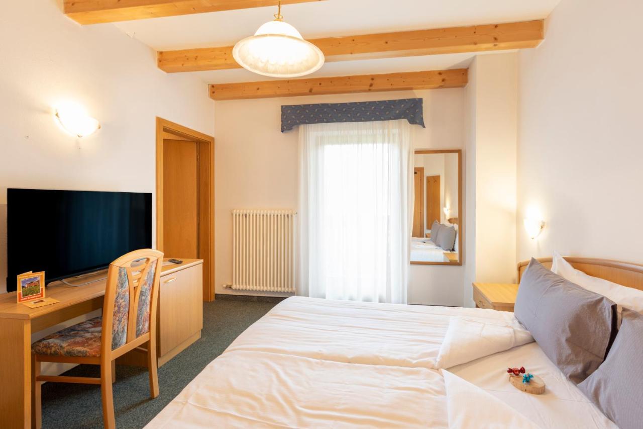 Flos Hotel モエナ エクステリア 写真